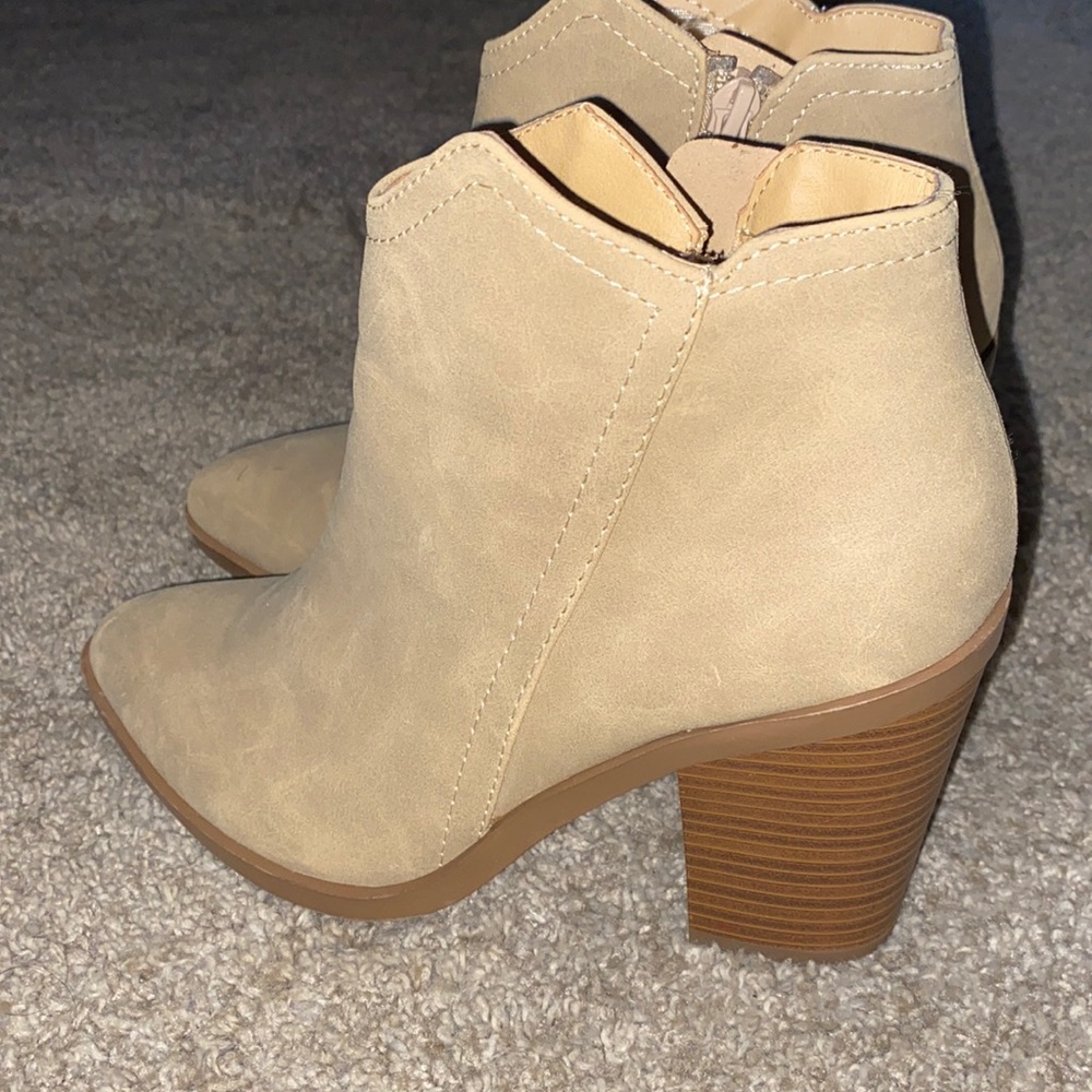 Women size 7 ankle soda booties